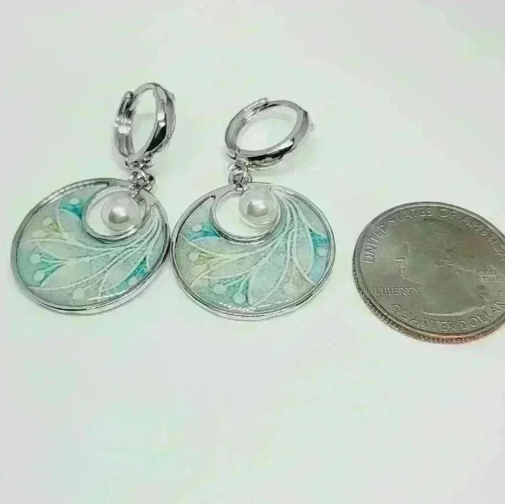 NWOT Beautiful Round Colorful Pearl Earrings - Picture 5 of 5